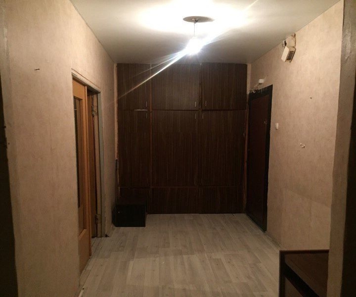 Сдам просторную комнату для работающих жильцов.