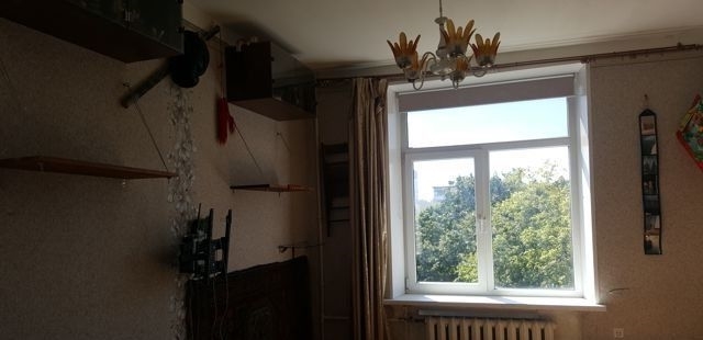 Продам просторную комнату.