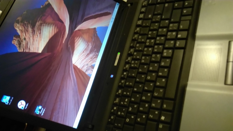 Ноутбук Acer E525, 2200 Mhz, 0,5 Gb, 320 hdd, 15,6, dvd, usb, lan, cr, wi-fi,