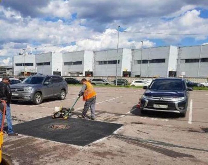 Заливка трещин в асфальтобетонном покрытии